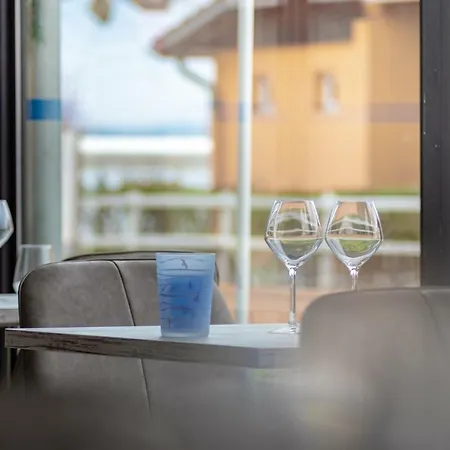 Le Lac Bleu Hotel 2*